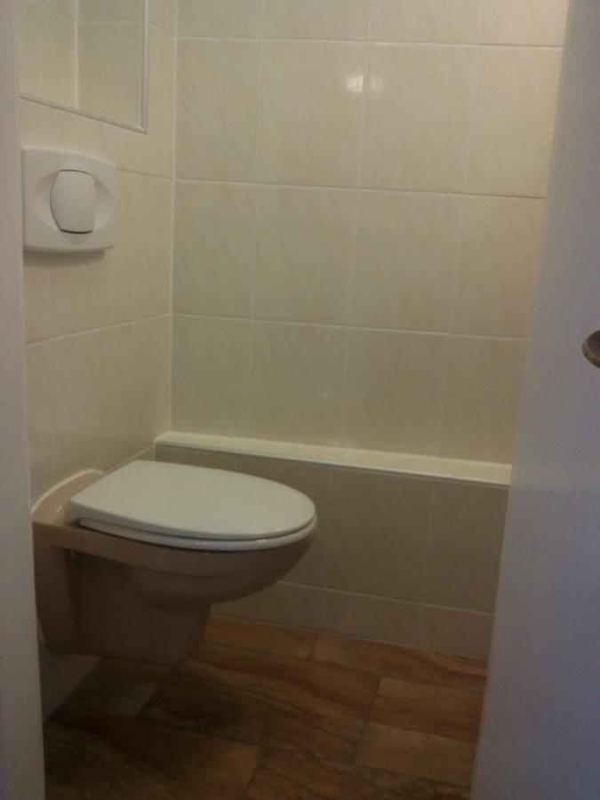 Schwarzer Adler Mit 3 Schlafzimmern Und 2 Wc Apartment